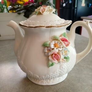 Capodimante flower & lace musical teapot